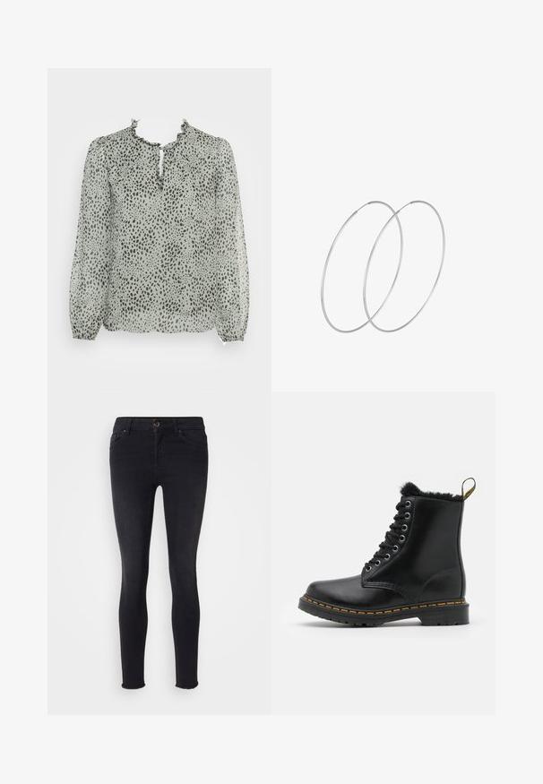 ONLY ONLDITSY BLOUSE - Blúzka - seagrass aop/dot leo; Čierne úzke džínsy z denimového materiálu, s stredne vysokým pásom, prednými vreckami a surovým zakončením na členkoch. Klasický dizajn s piatimi vreckami.; Čierne kožené členkové topánky s okrúhlym prstom, s kožušinovou podšívkou, striebornými očkami a žltým prešitím okolo podrážky. Pevná gumená podrážka.; Strieborné kruhové náušnice s minimalistickým dizajnom. Cirkulárny tvar, hladký povrch a tenký profil. Ľahké s lesklým povrchom.