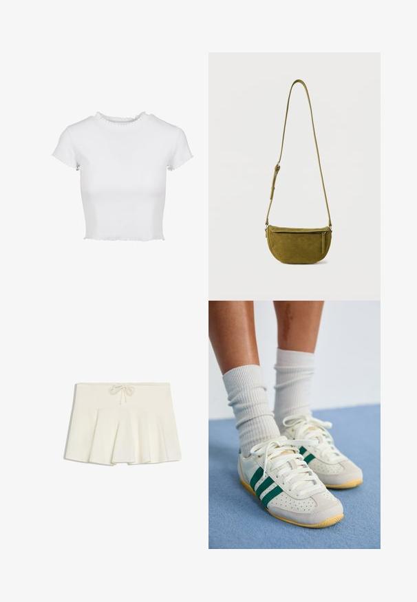 Witte, geknipte t-shirt gemaakt van ribbelstof. Heeft korte mouwen met uitgerafelde randen en een ronde halslijn met een ruchesdetail.; Witte geplooide minirok met een trekkoord in de taille en zachte, gestructureerde stof, plat uitgespreid op een witte achtergrond.; Voeten met witte sneakers met groene strepen en witte geribbelde sokken die op een lichtblauw tapijt staan.; Olijfgroene suède schoudertas met verstelbare riem en ritssluiting aan de voorkant op een effen witte achtergrond.