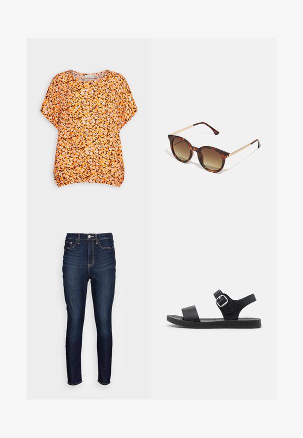 Kaffe SOMIA STANLEY - Tričko s potlačou - orange; GAP FAVORITE MOON - Džínsy skinny fit - dark moon; Čierne sandále s plochou podrážkou, nastaviteľnou prackou, dvoma širokými popruhmi a hladkým povrchom, navrhnuté pre pohodlie a jednoduché obúvanie.; Skloňované slnečné okuliare v želvovej farbe so zlatými kovovými detailami na spánkoch a gradientnými hnedými sklami, zaobleného tvaru.