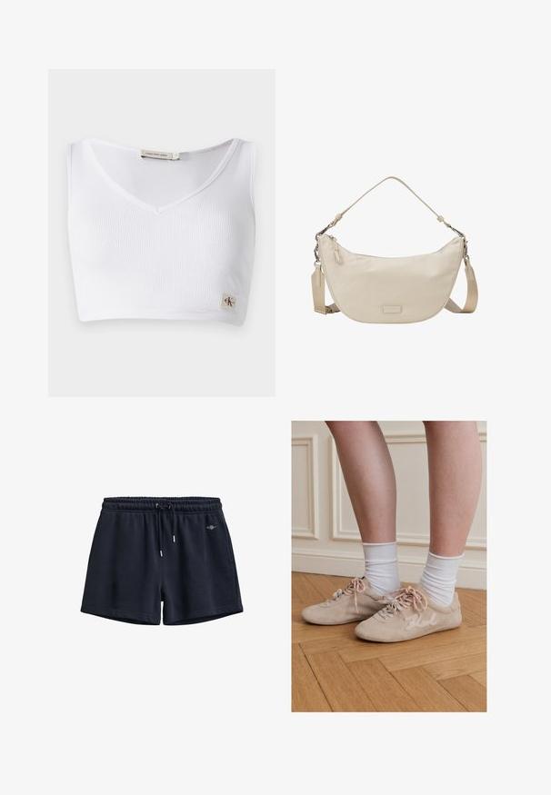 Weißes, geripptes Bralette mit V-Ausschnitt, breiten Schulterträgern und einem kleinen Logofähnchen am Saum. Hergestellt aus einem weichen, elastischen Material.; Marineblaue Freizeit-Shorts mit elastischem Bund und Kordelzug, zwei Seitentaschen und kleinem gesticktem Logo an der rechten Hüfte.; Beine mit weißen Socken und beigen Wildledersneakern mit rosa und beigen Schnürsenkeln, die auf einem Holzparkettboden vor einer weißen Wandvertäfelung stehen.; Beige, halbmondförmige Schultertasche mit abnehmbarem, verstellbarem Riemen und Reißverschluss, mit einem kleinen, geprägten Markenlabel auf der Vorderseite.