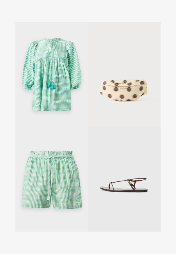 Blusa ligera a rayas en tonos verde azulado y verde con mangas abullonadas, cintura fruncida, escote con abertura y dos borlas turquesa en la parte delantera.; Pantalones cortos ligeros con una cinturilla elástica fruncida, que presentan rayas verticales alternas en verde y blanco, con un cinturón atado.; Sandalia de cuero marrón con tiras finas, un acento circular dorado y suela plana. Diseño minimalista con un detalle de hebilla ajustable.; Riñonera de tela beige con lunares negros difuminados y "STINE GOYA" impreso en letras pequeñas negras en la parte delantera.