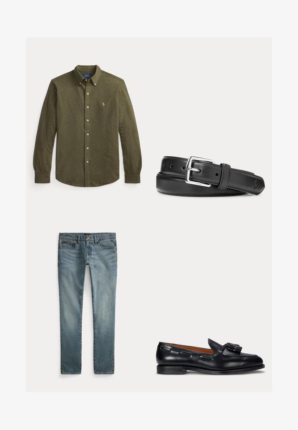 Langärmeliges olivgrünes Hemd mit Kragen und kleinem besticktem Logo auf der linken Brust.; Blaue Jeans mit geradem Bein, vorderen Taschen, Gürtelschlaufen und Knopfverschluss.; Schwarzer Lederloafer mit Quasten-Detail und niedrigem Absatz, seitlich vor einfarbigem Hintergrund.; Schwarzer Ledergürtel mit silberner rechteckiger Schnalle, aufgerollt auf weißem Hintergrund, mit dezent geprägt Logo an der Spitze.