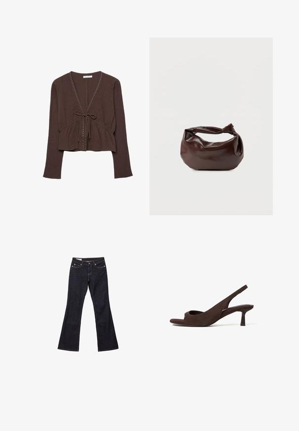 Blouse marron à manches longues avec col en V, petits clous décoratifs le long du col et fermeture frontale par lien, avec une taille légèrement froncée.; Jean bootcut en denim bleu foncé avec poches avant, fermeture par boutons et surpiqûres visibles.; Chaussure en daim marron à bout ouvert, bride arrière, petit talon kitten et bride incurvée, présentée sur un fond blanc.; Sac bandoulière en cuir marron foncé avec une forme souple et décontractée et une anse nouée torsadée sur un fond blanc uni.