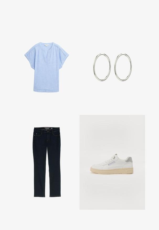 Lys blå kortærmet skjorte i et åndbart stof, med v-halsudskæring og en subtil tekstureret mønster over hele. ; Mørkeblå lige ben jeans lavet af denim. Har fem lommer, kontrastfarvet orange syning og en linning med mærkets navn.; Mænds hvide sneakers med en glat overflade, grå detaljer, rund tå og en beige gummisål. Har et sidelabel og perforerede detaljer.; Sølvøreringe med en glat, poleret overflade. Rund form, letvægtsdesign med en sikker låsemekanisme.