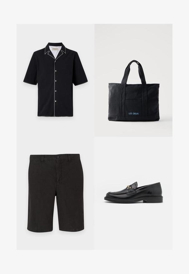 Zwarte korte mouw shirt met een kraag, met witte contrasterende stiksels langs de randen en knopen aan de voorkant. Geweven stof.; Zwarte linnen shorts met een knoopsluiting aan de voorkant, vlakke voorkant en rechte snit. Lichtgewicht stof met een gladde afwerking.; Zwarte leren instappers met een ronde neus, voorzien van een gouden hardware accent en stikdetails, geplaatst op een lage, getextureerde rubberen zool.; Zwarte canvas tote bag met twee handvatten, een voorvak en "LES DEUX" in blauw geborduurd op het voorvak.