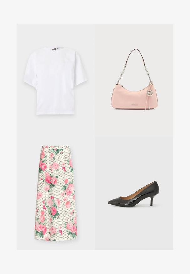 T-shirt blanc à manches courtes, col rond, coupe décontractée avec un détail discret froncé sur les côtés, présenté sur un fond clair.; Jupe trapèze avec fond crème, pois noirs et grand motif floral de roses roses.; Escarpin en cuir verni noir avec un bout pointu, finition texturée ressemblant à de la peau de serpent, et un talon aiguille fin.; Sac à bandoulière en cuir rose clair avec une chaîne en argent et un pendentif logo Michael Kors sur la fermeture éclair avant.