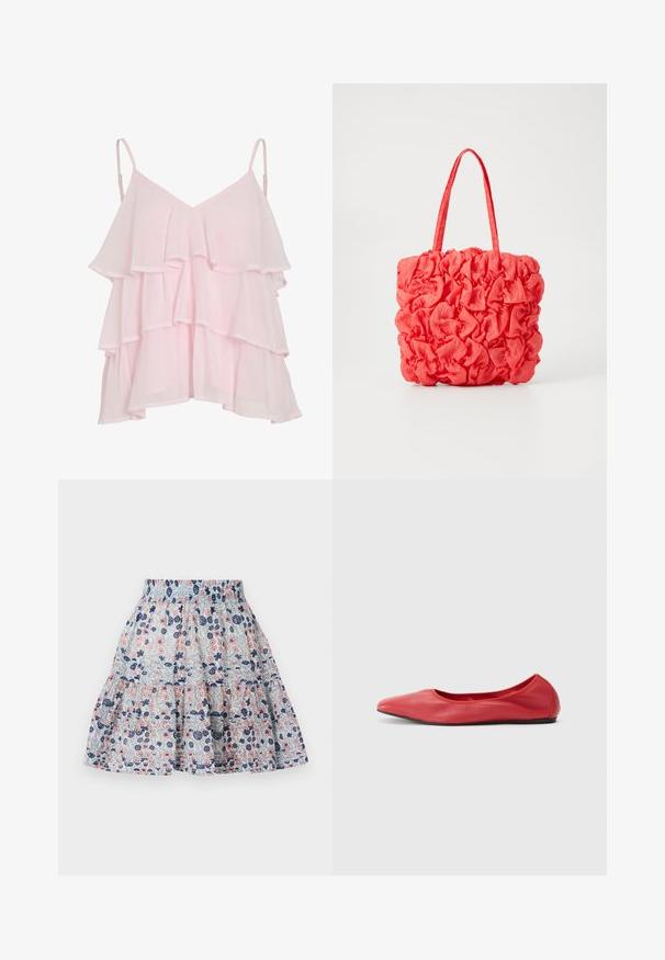 Haut sans manches en couches rose clair avec des bretelles spaghetti réglables et un design flottant et volé.; Jupe à imprimé floral en bleu clair, ornée de fleurs roses et marines. Design en volants avec une taille élastique et un tissu doux et texturé.; Filippa K REY FLATS - Ballerines - bright red; Sac fourre-tout corail avec un design texturé et froncé. Fabriqué en tissu doux, il dispose de deux poignées robustes et d'un intérieur spacieux.