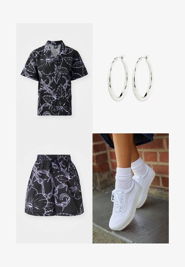 Korte mouwen zwarte shirt met witte bloemen- en bladmotieven, met knoopsluiting en puntige kraag. Lichtgewicht stof met een soepele textuur.; Zwarte shorts met een trekkoord aan de taille, met contrasterende lichtpaarse bloem- en bladpatronen op een effen achtergrond.; Witte canvas sneakers met rubberen zolen, voorzien van zes vetertjes, een ronde neus en lichte stikdetails, gecombineerd met witte enkelsokken.; Zilveren oorbellen in de vorm van een gladde, glanzende ring. Circulaire vorm, voorzien van een veilige sluiting. Eenvoudig en elegant ontwerp.