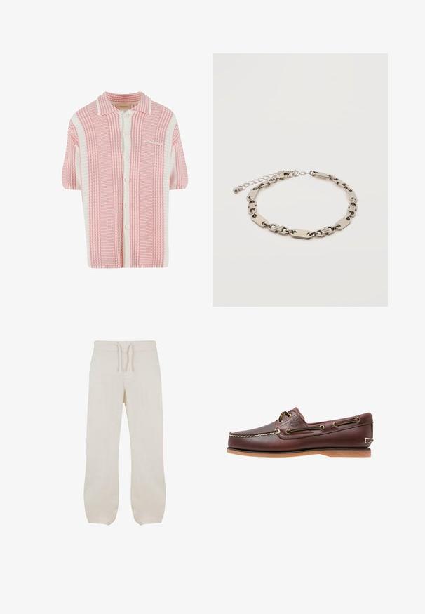 Kortærmet strik cardigan med et pink og hvidt stribet mønster, der har en krave og knaplukning foran. Blødt, tekstureret stof.; Lyse beige linned bukser med elastisk talje og snor. Lige ben-design med en glat tekstur og let indsnævring ved anklerne.; Brun læder bådsko med hvide sømme, snøre detaljer og lysbrun gummisål, vist fra siden på hvid baggrund.; Sølvfarvet metalarmbånd med skiftevis rektangulære og ovale led, justerbar lukning med lille rund charm på hvid baggrund.