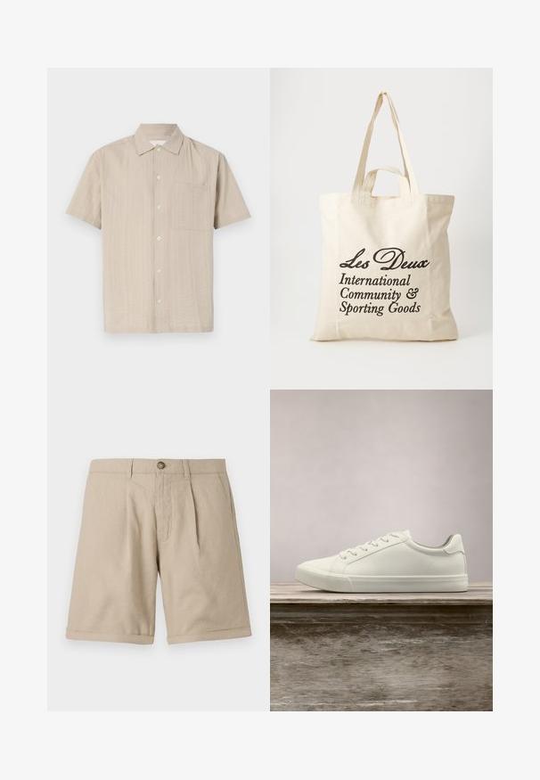 Korte mouwen overhemd in lichtbeige stof met een gestructureerd patroon, knoopsluiting en een opgestikte zak op de linkerborst. Klassiek kraagontwerp.; Beige linnen korte broek met rechte pasvorm, voorzien van voorvouwen, een knoopsluiting en opgerolde zoomdetails. Soepele textuur met een minimalistisch ontwerp.; Witte vetersneaker die boven een houten bank zweeft met groene bladeren op de achtergrond, waarbij het ontwerp en de textuur van de schoen worden getoond.; Beige katoenen tote bag met twee stevige handvatten. Beschikt over zwarte bedrukte tekst: "Les Deux International Community & Sporting Goods."