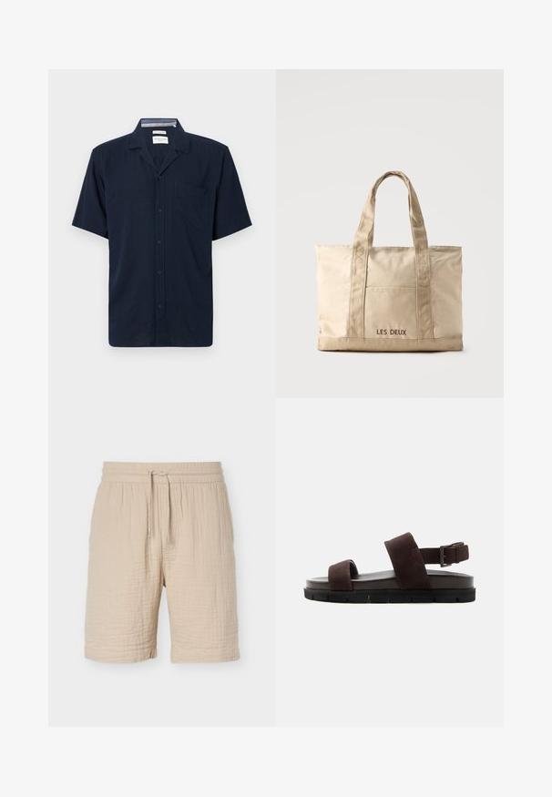Kortermaags marineblauw overhemd met kraag en een borstzak, weergegeven tegen een effen achtergrond.; Beige shorts van katoenmix met elastische tailleband, verstelbaar trekkoord, gestructureerde stof en een zoom tot op de knielengte.; Bruine suède sandaal met twee bandjes, dikke gevoerde zool en verstelbaar gespje aan de hielriem, getoond in zijaanzicht op een witte achtergrond.; Beige canvas tas met twee handvatten en een voorvak, "LES DEUX" geborduurd op het vak.