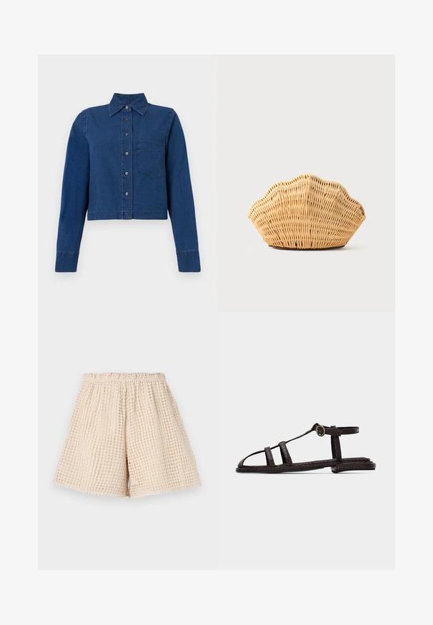 CLOSED CROPPED CLASSIC SHIRT - Blusa - dark blue; Pantalones cortos beige con un patrón texturizado, similar a un gofre. Cintura elástica y ajuste holgado. Longitud a mitad del muslo. Material ligero.; Sandalia plana marrón oscuro con correas texturizadas, hebilla en el tobillo y diseño de punta abierta sobre un fondo claro liso.; Bolso de mano de ratán tejido con forma de concha de vieira, de color marrón claro natural y bordes redondeados y texturizados.