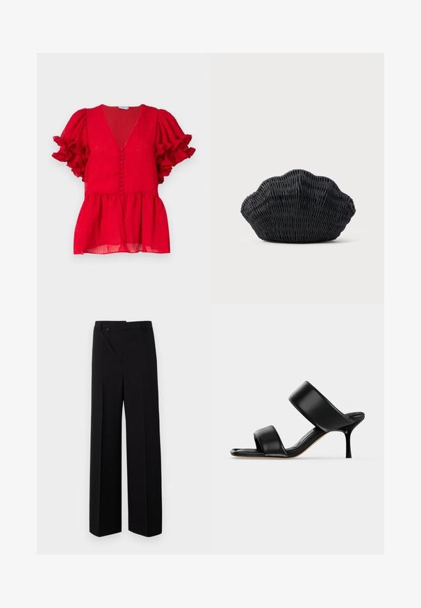 Rode textuurblouse met een diepe V-hals, knoopdetails langs de voorkant en korte mouwen met ruffles. Peplum-stijl zoom.; Zwarte wijde broek met een rechte voorkant, knoopsluiting en een gladde stoftextuur. Heeft een rechte snit en strakke lijnen.; Zwarte leren mule sandaal met twee brede banden en een slanke, middelhoog stilettohak op een effen lichte achtergrond.; Zwarte gevlochten handtas in de vorm van een sint-jakobsschelp met een gebogen bovenkant en een geweven textuur op een effen achtergrond.