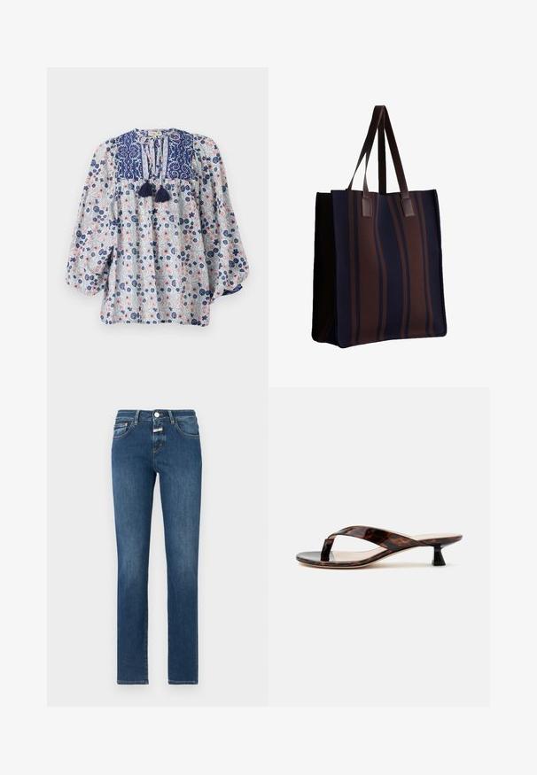 Bloemmotief blouse in blauw, wit en roze met een gespleten halslijn, franjes en volumineuze lange mouwen. Katoenen stof.; Donkerblauwe denim jeans met een recht model, klassieke vijf-pocket styling en een rits met knoopsluiting. Verweerd detail op de stof.; Bruine schildpad kitten hak sandaal met teenslipperriem en vierkante neus op een effen lichte achtergrond.; Hoge rechthoekige totebag met verticale marineblauwe en bruine strepen en twee donkerbruine handvatten.