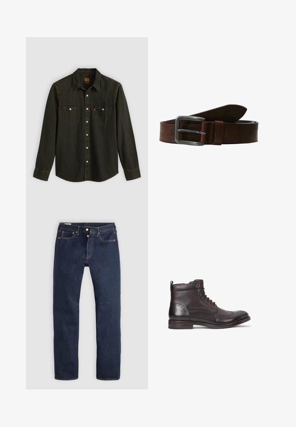 Langærmet sort denimskjorte med spids krave, to brystlommer, sølvknapper og gule syninger. Klassisk western-design.; Mørkeblå jeans med lige ben, knaplukning, for- og baglommer samt kontrastsyning, lagt fladt på en lys baggrund.; Mørkebrune læder ankelstøvler med wingtip-design, rund tå, diskrete brogue-detaljer, metaløjer og flad hæl. Har en træksløjfe.; Brun læderbælte med en struktureret overflade, der har en sølv metalspænde og en enkelt overlapningstrimmel syet på siden.