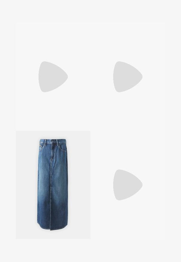 Bodysuit à manches longues teal avec un design asymétrique, texture froncée d'un côté et finition lisse. Présente une coupe thong en bas.; Jupe midi en denim bleu, avec une coupe droite, fermeture à boutons sur le devant, passants de ceinture et deux poches latérales. Tissu doux et texturé.; Jambes vêtues d’un pantalon slim noir avec des fentes à l’avant de l’ourlet, assorties à des chaussures plates Mary Jane noires avec une petite bride à boucle.; Sac à main en cuir noir souple avec le dessus froncé et deux grosses poignées nouées sur un fond uni clair.