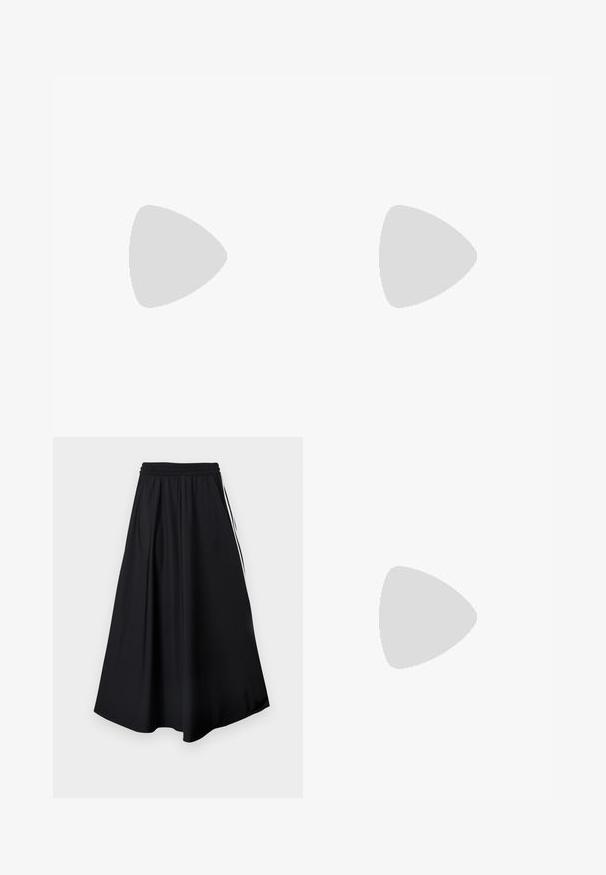 Top corto sin mangas gris, hecho de un tejido suave, con un escote redondo y un pequeño logo blanco de Adidas en el pecho.; Pantalones negros de pierna ancha con cinturilla elástica y franjas blancas laterales, mostrados sobre un fondo blanco liso.; Zapatilla negra de perfil bajo con patrón texturizado de piel de serpiente, rayas blancas en el costado, cordones negros y suela traslúcida marrón.; Bolso tipo saco de piel negra con relieve de cocodrilo, con una sola correa para el hombro y un pequeño logo de la marca en plata en el centro inferior frontal.