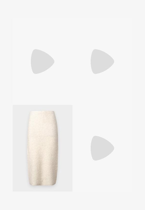 Débardeur sans manches en maille côtelée jaune pâle avec encolure carrée et taille ajustée, taille petite, fabriqué au Bangladesh.; Jupe crème à mi-mollet en tissu texturé, présentant une coupe ajustée avec une taille lisse et sans fermetures visibles.; Chaussure plate en cuir noir avec un orteil pointu, présentant une sangle à boucle métallique sur le cou-de-pied et une semelle basse et flexible.; Sac à main en cuir noir au design structuré, avec une poignée arrondie et une bandoulière amovible. Présente une texture lisse et un éclat subtil.