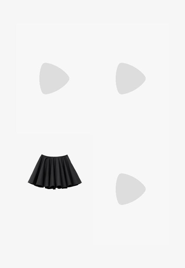 T-shirt en coton noir avec un graphique de cœur rouge contenant le mot "FUTURE" à l'intérieur, col rond et manches courtes.; Mini-jupe noire évasée avec de larges plis et une taille ajustée, présentée sur fond blanc.; Chaussure plate en cuir noir avec des lettres embossées sur l'avant, posée sur un tapis beige avec en arrière-plan un mobilier transparent marron.; Sac à main en nylon rouge avec une silhouette courbée, une seule anse, des accessoires en métal argenté et un logo embossé à l'avant. Texture lisse.