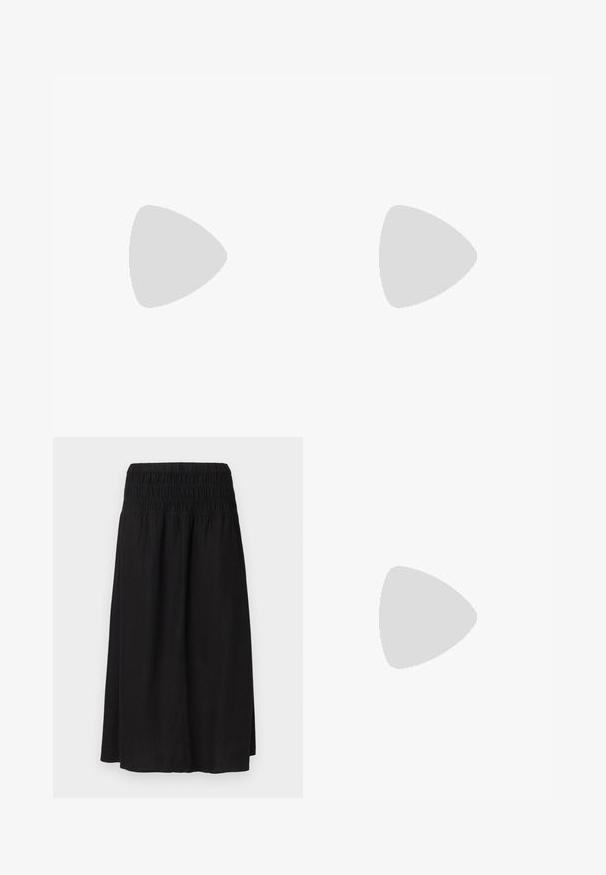 Débardeur en maille crème avec des rayures horizontales noires. Présente un motif texturé et un col côtelé, créant un design léger.; Jupe midi noire avec taille élastique smockée et une silhouette décontractée légèrement évasée sur un fond uni.; Jambes portant des leggings côtelés foncés associés à des ballerines noires avec de petits détails en nœud sur fond blanc.; Sac à main en cuir tressé marron avec passepoil blanc, fermeture éclair dorée et bandoulière amovible en tissu marron.