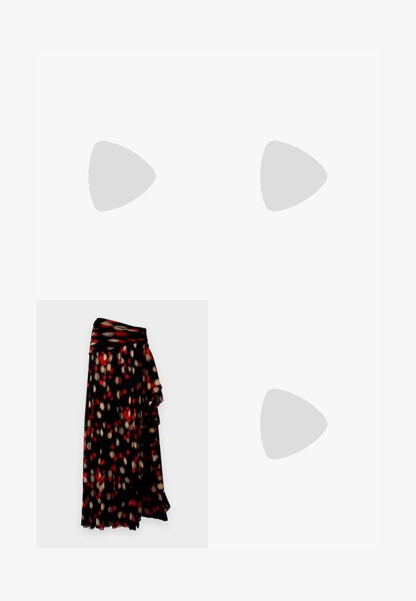Veste zippée courte à manches longues avec un motif en ribbed multicolore comportant des rayures roses, violettes et bleues. Détail en zip argenté à l'avant.; Jupe plissée noire avec taille froncée, présentant un motif de points rouges et dorés sur fond noir. Tissu doux et fluide.; Bottine noire et rouge foncé brillante avec talon épais géométrique et bout carré, présentée sur un fond clair uni.; Petit sac à main rectangulaire avec des bandes de cuir tressées multicolores et des bretelles d'épaule en cuir bleu avec des boucles en métal.