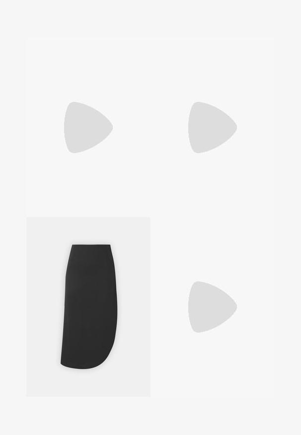 Hvid polo skjorte med korte ærmer, med en knaplukning, grønne og gule krave accenter og mesh-detaljer i siderne. LACOSTE logo til stede.; Sort knælang nederdel med en asymmetrisk kant, glat tekstur og uden synlige lukninger eller mønstre, designet til et minimalistisk look.; Sort slidesandal med præget bogstaver "D" og "N" på remmen, placeret på et lyst tæppe nær et ravfarvet gennemsigtigt bord.; Brun læderhåndtaske med en struktureret overflade, der har et rundt håndtag og en justerbar rem. DKNY-logoet foran.