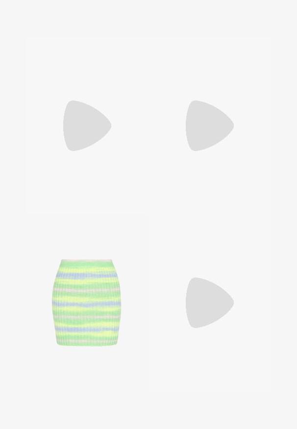 Lilak lange mouwen cropped top met een vierkante hals, knoopsluiting aan de voorkant, ruches aan de randen en verstelbare strikdetails op de mouwen.; Geribbelde minirok met horizontale strepen in groen, geel en blauw, met een zachte pastelkleurenpalet en een aansluitende tailleband.; Collina Strada RUFFLE BOOTS - Lage laarzen - pink; Kleine schoudertas in pastelroze met verstelbare band en een strikdetail aan de voorkant met goudkleurige uiteinden, afgebeeld op een effen achtergrond.