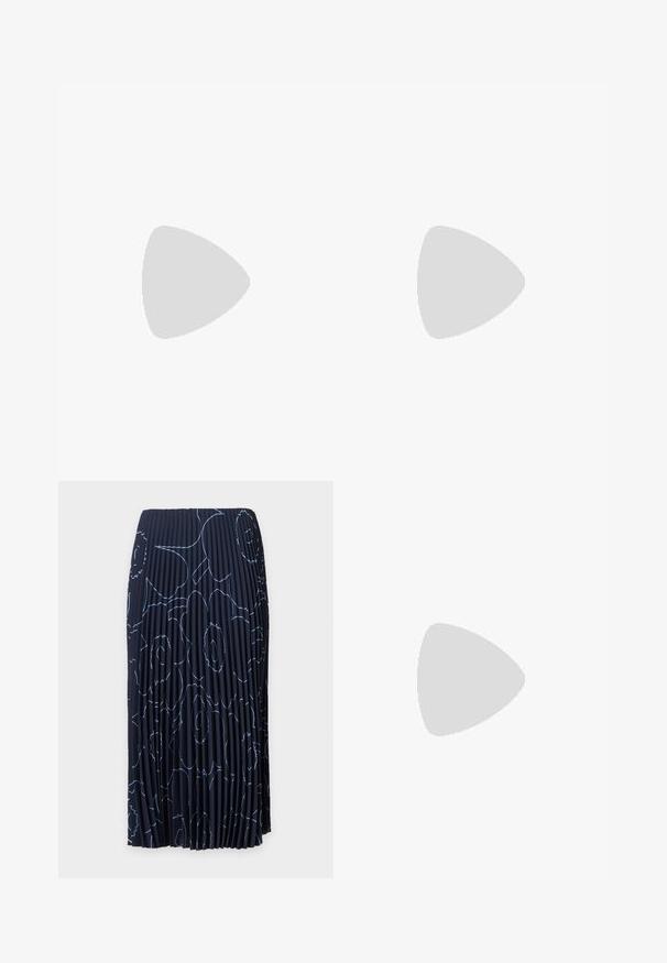 Pull en maille crème à manches courtes avec un grand cœur rose et le mot "DON'T" en lettres bleues sur le devant.; Jupe midi plissée bleu marine avec un grand motif floral contouré en bleu clair sur fond uni.; Filippa K REY FLATS - Ballerines - bright red; Petit sac pochette en cuir bordeaux avec fermoir métallique argenté et bracelet sur fond blanc.
