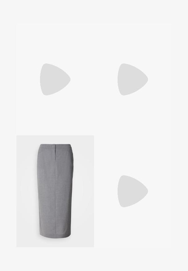 Camiseta de manga corta azul marino hecha de algodón suave. Presenta un cuello redondeado y un sutil logo bordado en el pecho.; Falda lápiz gris hecha de una tela texturizada, con corte recto, abertura trasera y cierre de cremallera oculta en la parte posterior.; Zapato cuña de charol negro con punta puntiaguda y talón descubierto, con un diseño elegante y curvado de estilo minimalista.; Bolso negro DKNY con asas dobles redondeadas y un pequeño logotipo metálico en el frente, sobre un fondo claro y liso.