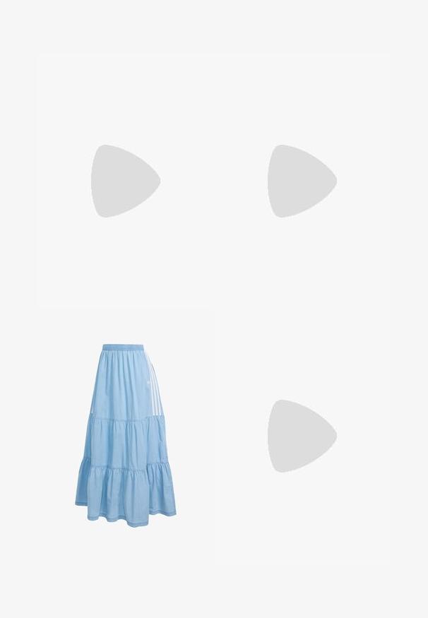 Korte mouwen, fel koraalkleurig sport T-shirt gemaakt van lichtgewicht stof. Heeft een zwart Adidas-logo en drie zwarte strepen op elke schouder.; Lichtblauwe gelaagde maxirok met elastische tailleband en witte drie-strepen detail aan de zijkant, met een klein logo nabij de strepen.; Benen met geribbelde lavendelkleurige sokken met witte kruisbanden, gecombineerd met witte ballerina's met zwarte bies op een groene vloer.; Donkere grijze schoudertas van getextureerde stof, met een ritssluiting en een geborduurd logo aan de voorkant. Lange, gebogen schouderriem.