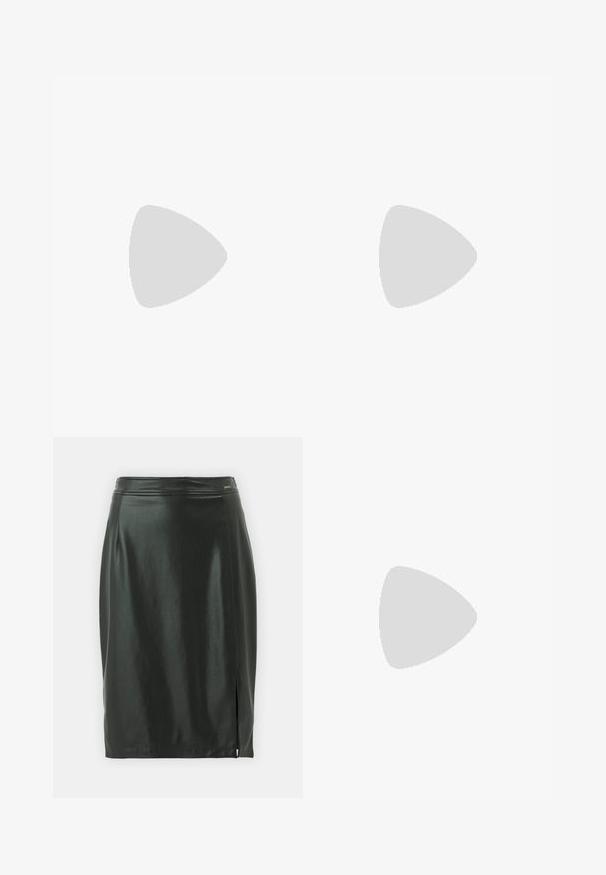Sort ærmeløs top lavet af bomuld, med bådudskæring og et lille krystal trekantlogo på brystet. Glat tekstur.; Sort læderblyantskirt med høj talje, der har en slids på siden og en glat tekstur, designet til en tætsiddende silhuet.; Sort patentlæder slingback hæl med spids tå, lille kitten hæl og sølvspænde på en ensartet hvid baggrund.; Sort satin håndtaske med en buet form, der har en lynlåslukning og et trekantet logo i metal på forsiden. Glat tekstur og slankt design.