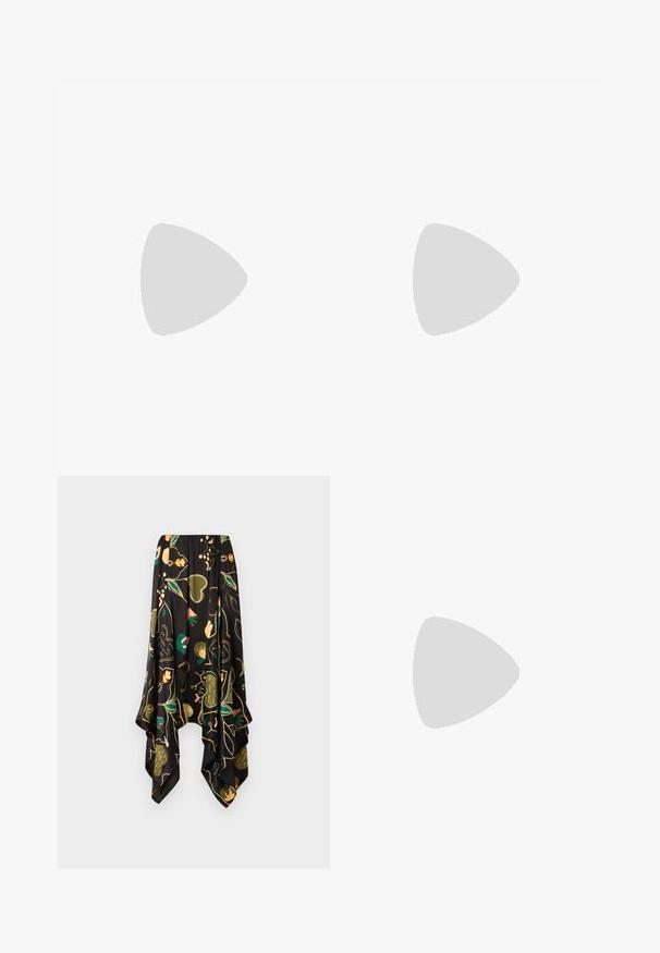 Top negro asimétrico hecho de tela texturizada; presenta un detalle de lazo en el hombro izquierdo y un diseño ajustado.; Falda negra asimétrica con patrones florales y de corazones en verde, durazno y amarillo, con un diseño fluido y dobladillo de pañuelo.; Sandalia negra tipo slide con puntera abierta, suela texturizada y diseño minimalista, vista de lado sobre un fondo gris claro liso.; Bolso de mimbre negro con forma de concha de vieira con parte superior curva y textura tejida sobre un fondo liso.