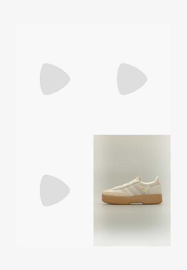 Une combinaison en kaki à côtes avec des manches courtes, un devant boutonné, un col, une taille élastique et des jambes larges. Le tissu a une finition texturée.; Baskets Adidas crème et beige avec semelle en gomme, trois bandes sur le côté et "SPECIAL" écrit en or près des lacets.; Une paire de lunettes de soleil rectangulaires avec des montures translucides bleu clair et des verres gris foncé, présentant des branches droites et des détails matériels minimaux.; Sac à main en paille tissée beige à silhouette courbée, doté d'une bandoulière en cuir noir et d'accents métalliques argentés. Finition texturée.