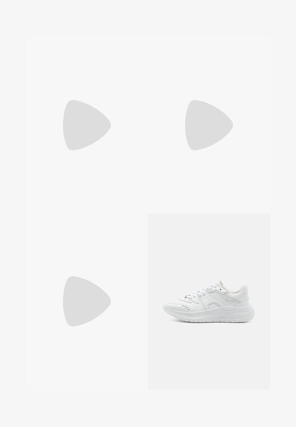 Sudadera negra y pantalones jogger a juego, hechos de una tela suave. Sudadera con capucha y cierre de cremallera, puños y cintura elásticos. Logo impreso en ambas piezas.; Zapatillas deportivas blancas con parte superior de cuero liso, suela acolchada, puntera redondeada y diseño minimalista. Presentan cordones y detalles sutiles.; Bolso de mano de cuero negro con un diseño estructurado, asas superiores y una correa de hombro desmontable. Presenta una placa de logo en tono plata y una textura suave.; Los pendientes de aro de plata presentan un diseño suave y redondeado con un perfil delgado y un cierre seguro. Estilo minimalista con un acabado pulido.