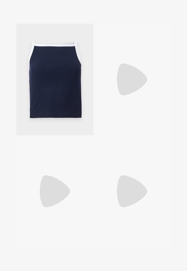 Débardeur à côtes bleu marine avec bord blanc, doté d'un col rond et de bretelles fines. Fabriqué en mélange de coton doux pour le confort.; Jupe mini en denim d'un bleu moyen, avec une forme A classique, un ourlet propre et sans embellissements ni motifs visibles.; Baskets à enfiler beige clair avec une doublure moelleuse, un embout rond et une semelle en caoutchouc beige striée. Matériau supérieur lisse et détail de couture subtil.; Sac à main en cuir marron avec rabat plissé, fermeture à boucle dorée, poignée arrondie sur le dessus et bandoulière amovible sur fond blanc.