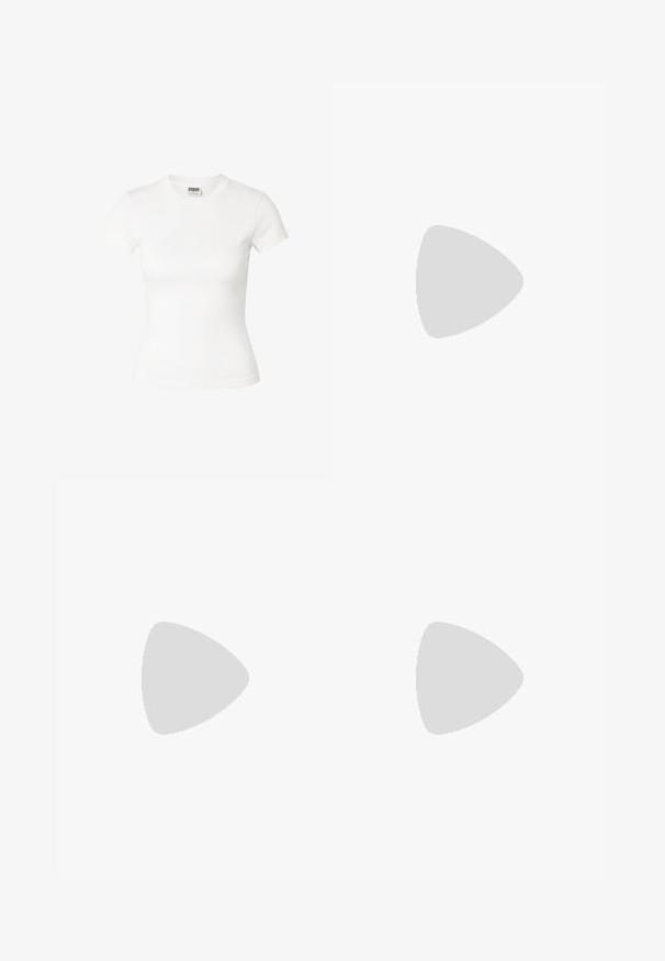 Getailleerd wit T-shirt met korte mouwen en ronde hals met Urban Classics-label aan de binnenkant van de hals.; Bordeaux sweatpants van zacht materiaal, met een elastische tailleband en taps toelopende pijpen. Geen zichtbare patronen of hardware-details.; Paar zwarte leren Mary Jane schoenen met elastische achterkant en klittenbandsluiting, met een subtiel Puma-logo op elke teen.; Zwarte ovale zonnebril met slanke pootjes en rood getinte glazen, rustend op een witte ondergrond.