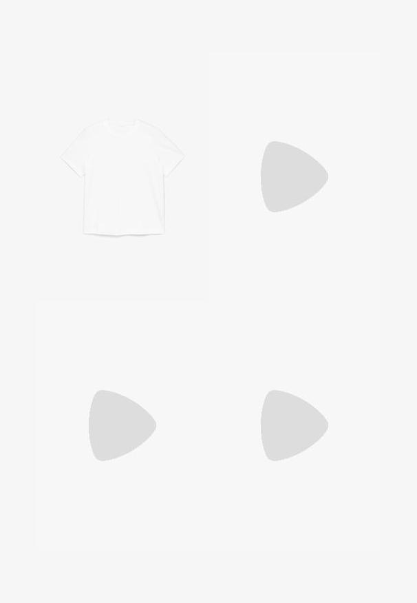 Schlichtes weißes T-Shirt mit kurzem Ärmel und Rundhalsausschnitt, flach auf einem weißen Hintergrund liegend.; Schwarze, weit geschnittene Hose aus weichem, dehnbarem Stoff. Elastischer Bund mit Taschen an den Seiten. Klare Linien und glatte Oberfläche.; Schwarze Flip-Flops aus glattem Leder, mit einem dünnen Riemendesign und einer flachen Sohle mit minimalem Profil. Keine bemerkenswerten Muster oder Akzente.; Schwarze Leder-Schultertasche mit geschwungener dreieckiger Form, einem verstellbaren Einzelriemen und sichtbarer diagonaler Naht auf der Vorderseite.