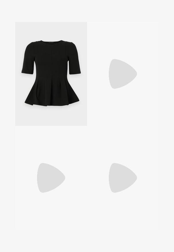 Sort peplum top med korte ærmer og rund udskæring samt lodrette sømdetaljer, vist på en hvid baggrund.; Beige bukser med nålestriber og et lige ben-design, der har en struktureret linning og en subtil tekstur i hele stoffet.; Sorte læder slingback flade sko med firkantet tå, prydet med en blank patenteret kant og justerbare remme for en sikker pasform.; Sort læderbælte snoet med et gyldent rektangulært spænde og to matchende gyldne bæltestropper på en lys baggrund.