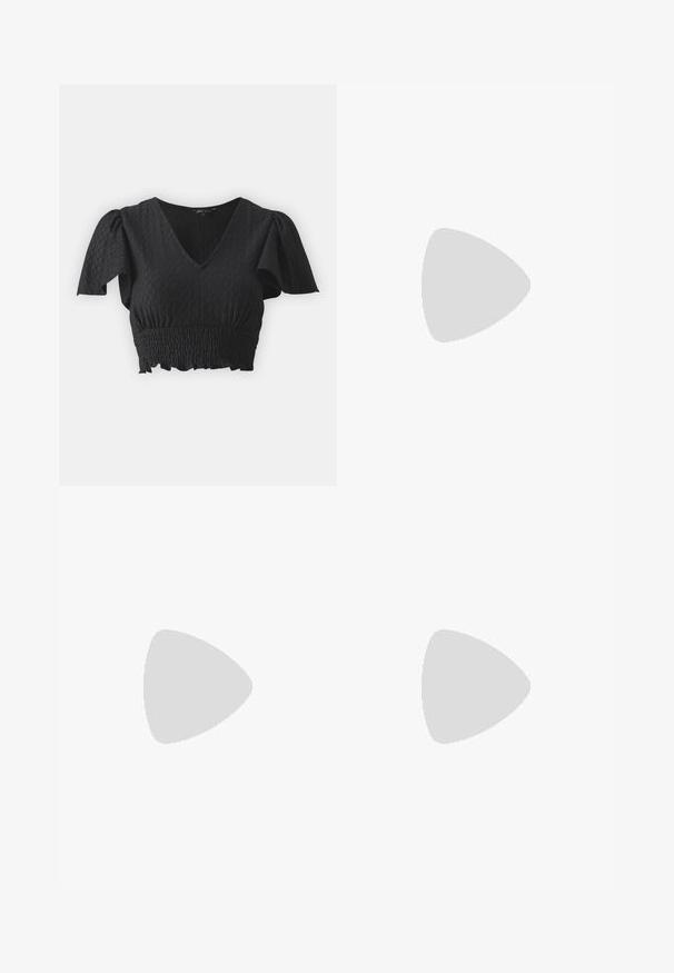 Top corto negro con mangas cortas abullonadas, escote en V y tejido texturizado. Presenta una cinturilla fruncida y un dobladillo con volantes.; ICHI IHKATE WIDE PA2 - Pantalones - chocolate torte; Zapato de mujer tipo slingback de charol negro con punta afilada, tacón bajo y cuadrado, y dos hebillas pequeñas plateadas en las correas.; Bolso de cuero negro con bordes redondeados, solapa asimétrica, cierre circular de metal y correas de hombro cortas y largas.