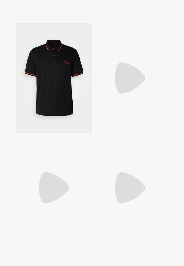 Polo noir avec des accents rouges sur le col et les manches. Il présente un col à boutons et un logo Porsche BOSS brodé en rouge.; Chinos beiges en coton avec une texture lisse. Comprend une fermeture à bouton, des passants de ceinture et une taille fuselée vers la cheville.; Bottine en cuir noir à talon bas, couture latérale et petit logo "HUGO" sur le revers supérieur sur un fond uni.; Sac bandoulière en cuir noir texturé avec poche avant zippée et bandoulière large en tissu réglable sur fond blanc.