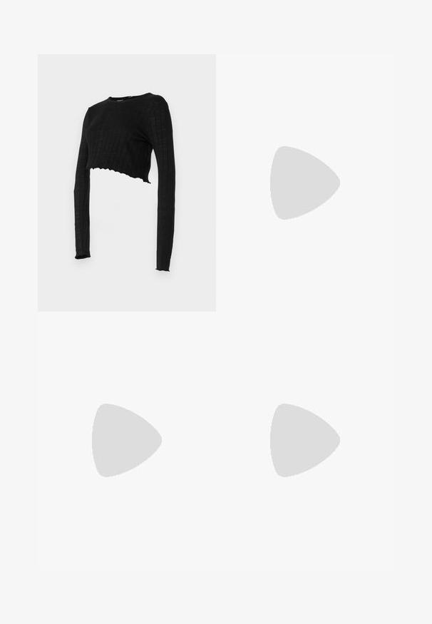 Sort cropped langærmet top med ribbet tekstur og bølget kant. Glat stof uden mønstre, med en rund halsudskæring.; Graviditetsjeans i mørkeblå denim. Slim fit med et strækbart, støttende mavebånd. Har sidelommer med lynlås ved anklen.; Ben iført sorte smalle bukser med forreste slidser ved kanten, parret med sorte flade Mary Jane-sko med lille spænde.; Pieces PCALUANA SHOULDER BAG - Håndtasker - black