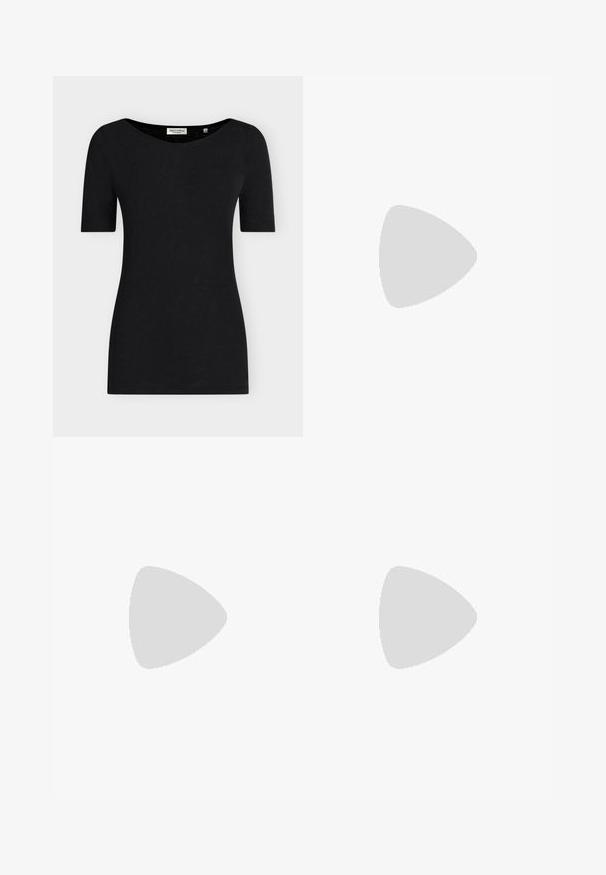 Musta istuva mallinen, lyhythihainen T-paita leveällä pyöreällä pääntiellä, merkiltään Marc O'Polo, koko small.; Suorat mustat farkut, joissa on etutaskut, vyölenkit ja napillinen suljenta, yksivärisellä taustalla.; Valkoiset nahkakengät mustalla kumisella V-logolla. Teksturoitu haalistunut valkoinen pohja, valkoiset nauhat ja takana kantapäässä brändin nimi mustana.; Kullanışlı, pürüzsüz bir tasarıma ve parlak bir yüzeye sahip altın halkalı küpeler. Hafif yapısı ile güvenli bir toka kapama mekanizması mevcut.