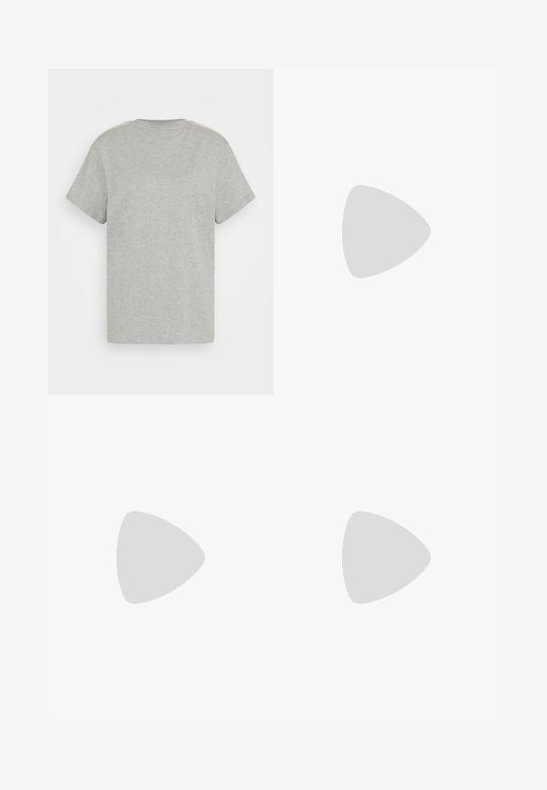 adidas Originals SNAKETEE - Tričko s potlačou - medium grey heather; Bežové bavlnené nohavice s rovnými nohavicami, zapínanie na gombík a pútka na opasok. Hladká textura a žiadne viditeľné vzory či akcenty.; Tenisky s krémovým zvrškom a štruktúrovanou gumovou podrážkou, s dierkovanými detailmi a vrstvenými akcentmi v svetlomodrej a béžovej farbe.; Strieborné kruhové náušnice s hladkým, reflexným povrchom. Guľatý, veľký tvar s bezpečným zapínaním na vrchu. Lesklý povrch ukazuje žiaru.