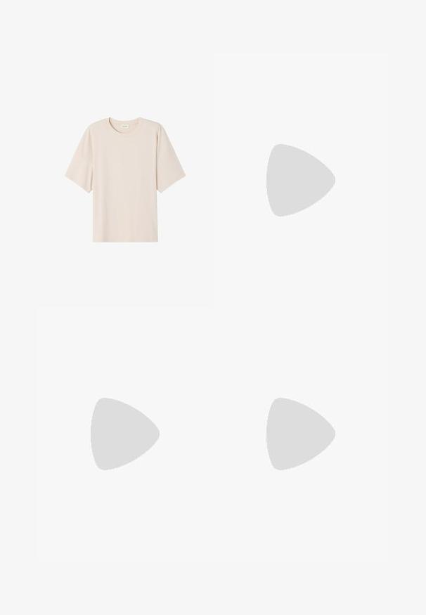 Beige übergroßes Kurzarm-T-Shirt mit rundem Ausschnitt und glattem Stoff, flach auf einem weißen Hintergrund liegend.; Braune elastische Taillenshorts mit einfacher, glatter Struktur und Seitentaschen, flach auf hellem Hintergrund dargestellt.; Schwarze Riemchensandale mit strukturierter Sohle und geprägt eingraviertem Markennamen, auf hellem Teppich nahe bernsteinfarbenem, durchscheinendem Möbelstück platziert.; Schwarze Carrera Sonnenbrille mit dunklen Verlaufsgläsern, rechteckiger Form und goldenen Details am Rahmen und an den Bügeln.