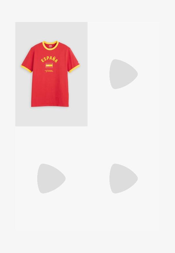 Rød t-shirt med gul krave og ærmekanter, med teksten "ESPAÑA", Spaniens flag og Levi Strauss California-logo foran.; Mørk denim shorts med høj talje, der har to forlommer, kontrasterende gul syning og en lige pasform med en afsluttet kant.; Hvide løbesko med mesh-overdel, rund tå, sorte accenter og mønstret sål. Har snøring og branding på siden.; Digitalur med en rektangulær sort skærm og grå gummirem. Funktionen inkluderer vandtæthed, alarmfunktioner og et 10-års batteri.