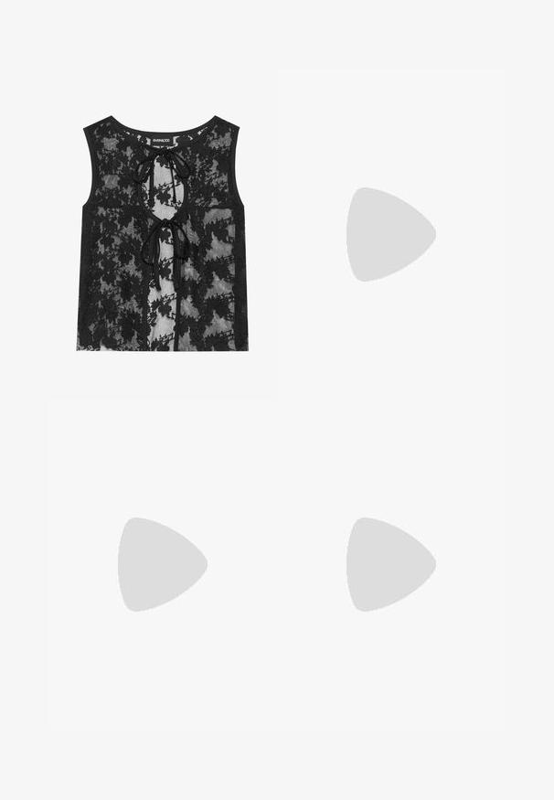 Sort blonde tanktop med et blomstermotiv, nøglehul foran med snøre detaljer og rund halsudskæring. Gennemsigtigt stof tilføjer tekstur.; Sort plisseret mininederdel med taljebånd og lynlås i siden, vist på en hvid baggrund.; Høj sort læder slouchy støvle med brune accenter, spids tå og stabelhæle mod en ensfarvet hvid baggrund.; Mørkebrun læder skuldertaske med en blød, afslappet form og et snoet knudehåndtag på en ensartet hvid baggrund.