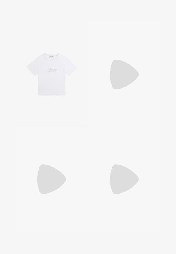 Witte korte mouw croptop T-shirt met "Juicy" in strass steentjes gecentreerd aan de voorkant en een ronde halslijn.; Lichtblauwe denim jeans met een losse pasvorm, voorzien van een vervaagde afwerking, twee voorzakken en een knoopsluiting bij de taille.; Witte platform sneakers van synthetisch materiaal, met een gladde afwerking, dikke zool en subtiele stiksels. Gekoesterd met een logo.; Kleine felroze Juicy Couture-handtas met zilveren kettingdetail en logotekst aan de voorkant, enkele smalle schouderband.