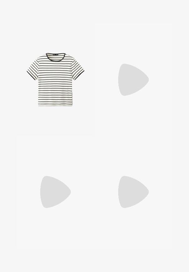 Wit shirt met korte mouwen met dunne horizontale zwarte strepen en een zwarte ronde halslijn.; Losse zwarte wijde broek met elastische tailleband en geplooide elastische boorden bij de enkels, weergegeven op een witte achtergrond.; Zwarte leren Mary Jane schoen met dikke geribbelde zool en gesp aan de band, zwevend boven een glanzend zilveren getufte oppervlak.; Zwarte glanzende leren handtas met twee handvatten, voorvak met rits, gespdetails en een polsbandje op een witte achtergrond.