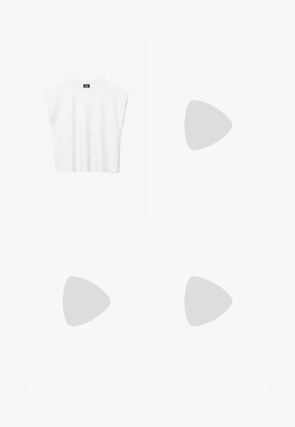 Hvid ærmeløs crop top med rund halsudskæring, brede skuldre og sort "B6"-label indvendigt i kraven.; Brune bukser med høj talje og vide ben med subtile nålestriber, frontlige læg, bæltestropper og en skjult frontlynlås.; Sort ballette sko lavet af glat læder med rund tå og lav, flad sål. Har en glat overflade med et enkelt og strømlinet design.; Lille brun skuldertaske i læder med justerbar rem og lynlåslukning, vist mod hvid baggrund. Ingen synligt branding eller dekorationer.