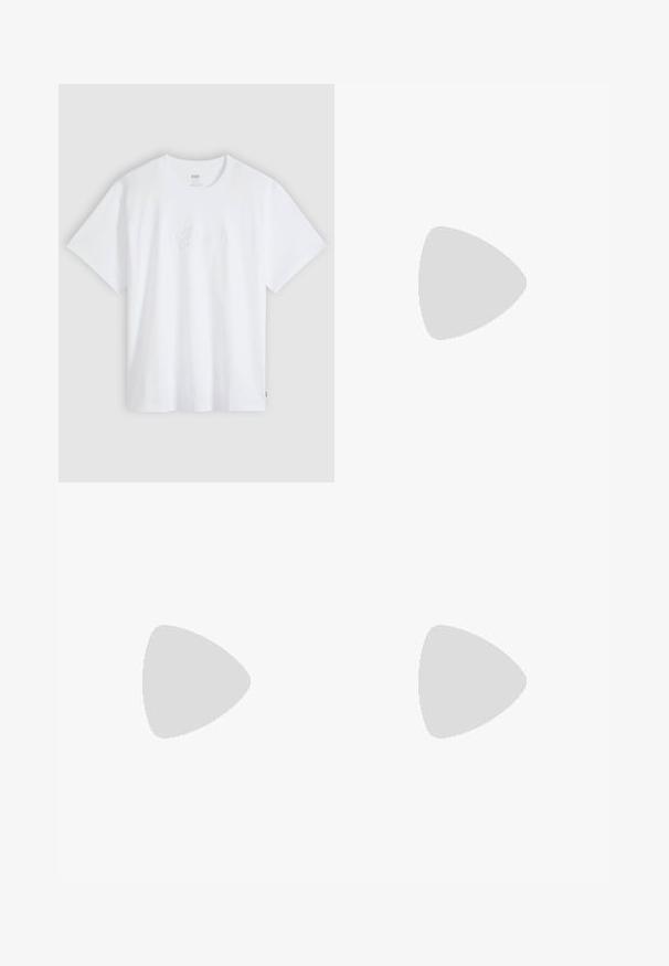 Hvid T-shirt med korte ærmer og rund hals, med subtilt præget skrifttype-logo centreret på brystet og en lille rød mærketag i siden.; Olivengrønne fløjlsbukser med lodrette ribber, der har knaplukning og lige ben. Blød tekstur med en klassisk pasform.; Hvid sneakers med en glat læderoverdel, teksturerede ruskindsdetaljer, navy hælflap og snørelukning, præsenteret mod en grå asfaltbaggrund.; Brun læderbælte med en glat overflade, prydet med en rektangulær metalspænde og et mærkeaccent. Enderne er tilspidsede for et strømlinet design.